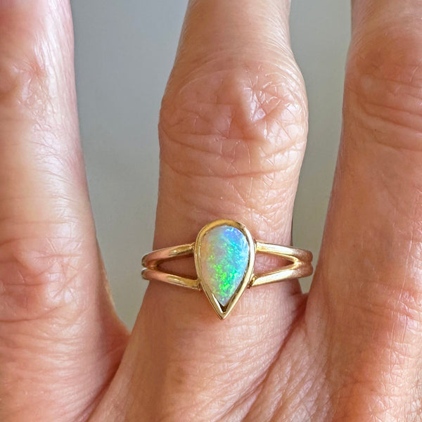 Vintage 14K Gold Split Shoulders Pear Cut Opal Ring - Boylerpf
