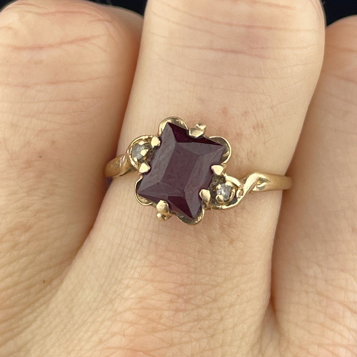 ★ ruby ★ 2021 Panini Prizm Draft Picks Ruby Wave Prizm #104 - Mac