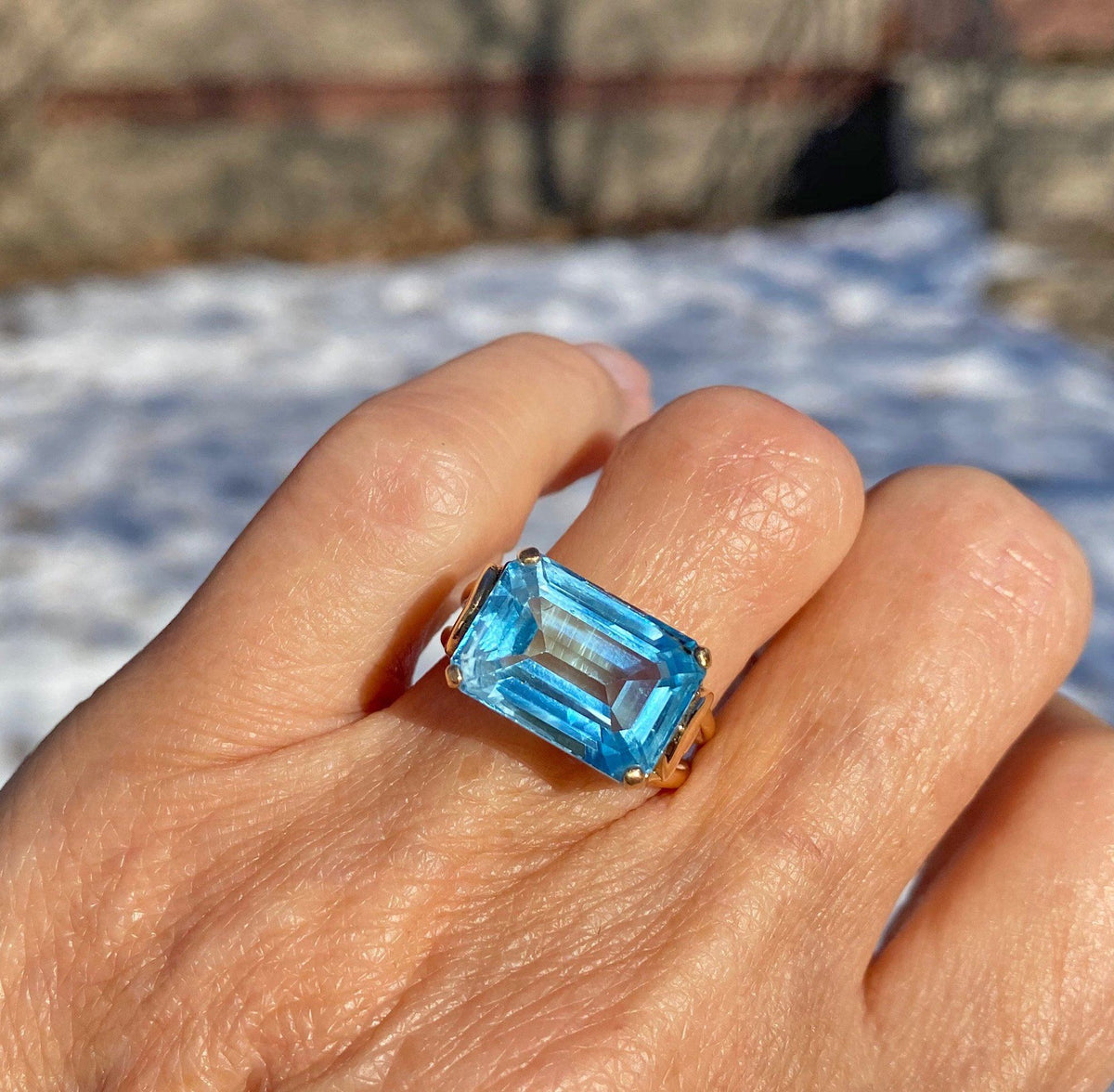 18KT online Vintage Blue Topaz Ring