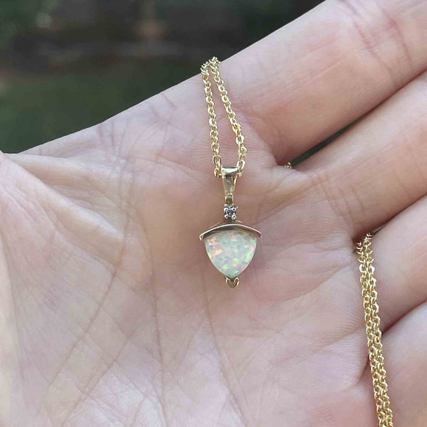 Vintage Circa 1990s Crystal Opal Pendant & Chain 9 Carat Yellow Gold –  Imperial Jewellery