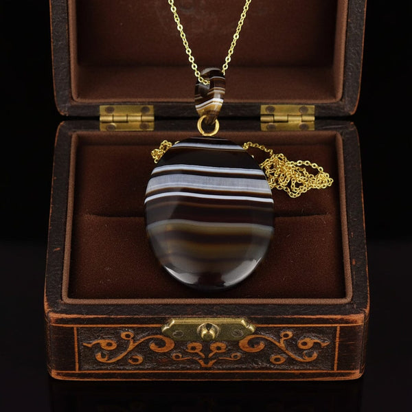 Victorian Banded Agate Pendant Necklace