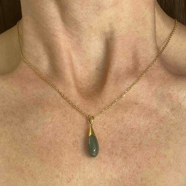 Vintage 14K Gold Natural Jade Teardrop Pendant Necklace