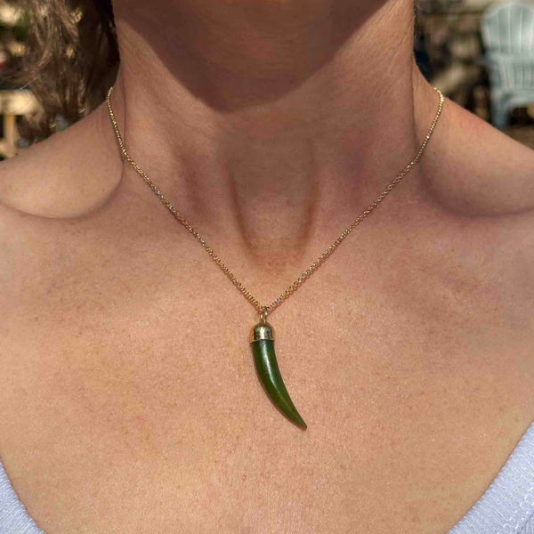 Vintage 9K Gold Carved Jade Sabre Tooth Pendant Necklace - Boylerpf