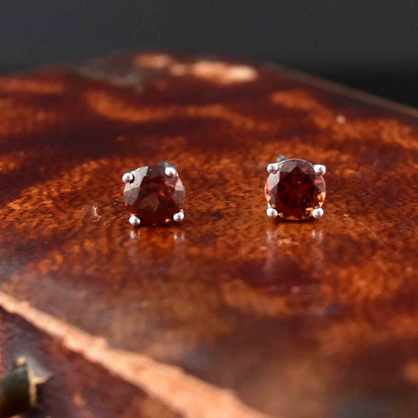 Vintage 14K White Gold Garnet Stud Earrings - Boylerpf