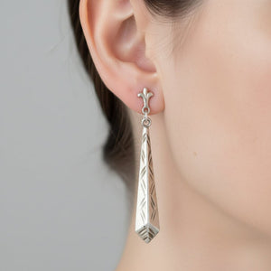 Vintage Silver Fleur De Lis Post Engraved Drop Earrings - Boylerpf