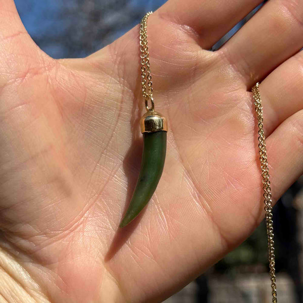 Vintage 9K Gold Carved Jade Sabre Tooth Pendant Necklace - Boylerpf