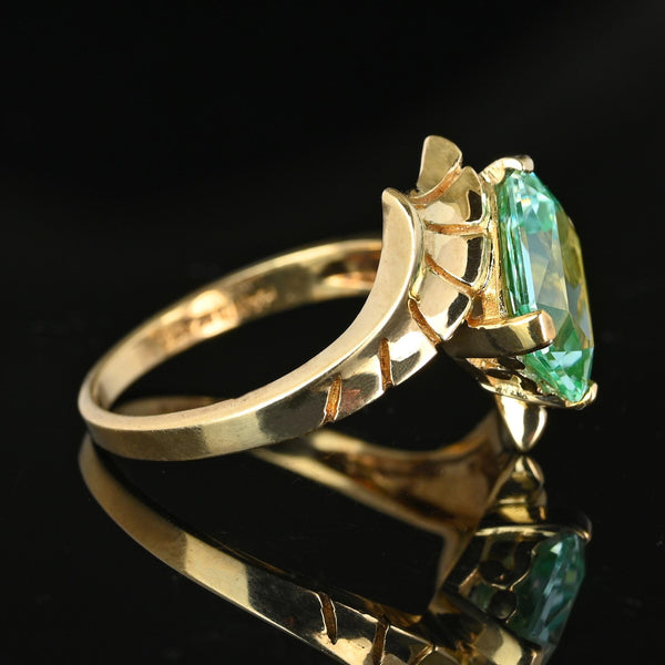 Vintage Fan Shoulders Vivid Green Spinel Ring in Gold - Boylerpf