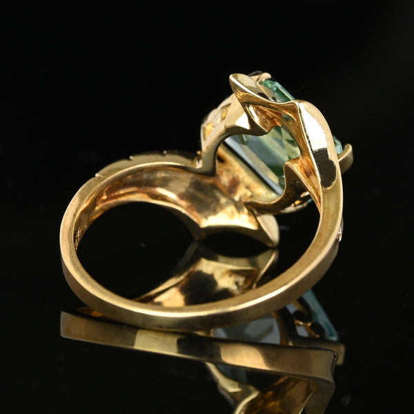 Vintage Fan Shoulders Vivid Green Spinel Ring in Gold - Boylerpf