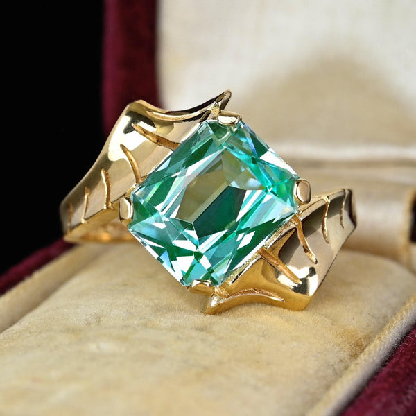Vintage Fan Shoulders Vivid Green Spinel Ring in Gold - Boylerpf