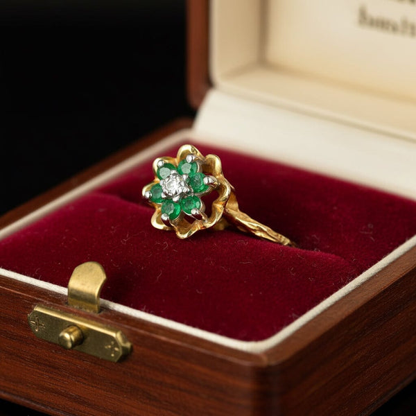 Vintage 14K Gold Emerald Diamond Flower Ring