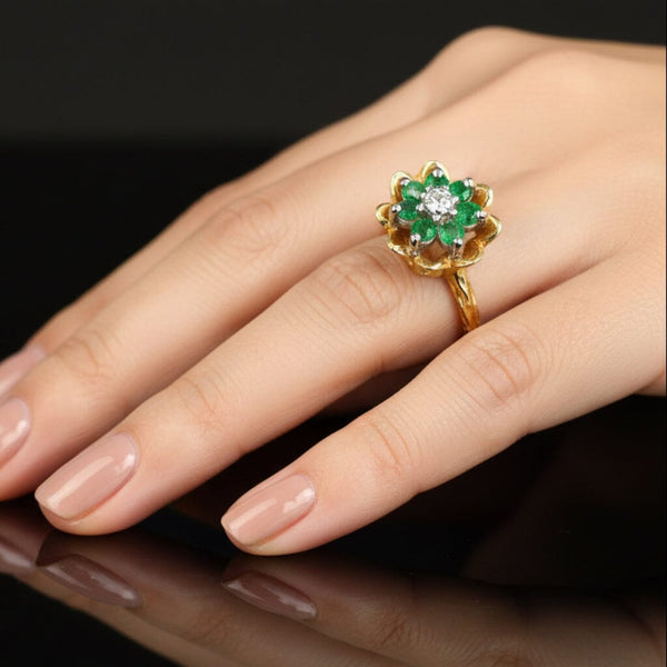 Vintage 14K Gold Emerald Diamond Flower Ring