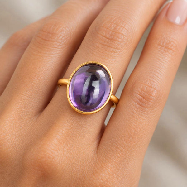 Vintage Natural Amethyst Cabochon 18K Gold Ring
