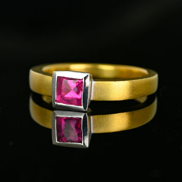 Vintage 18K Gold Pink Tourmaline Solitaire Ring