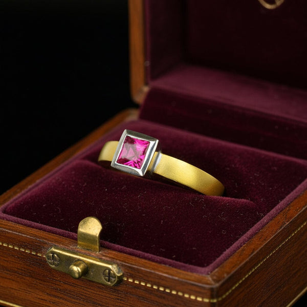 Vintage 18K Gold Pink Tourmaline Solitaire Ring