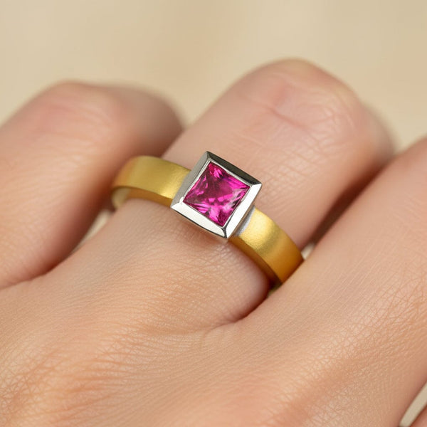 Vintage 18K Gold Pink Tourmaline Solitaire Ring