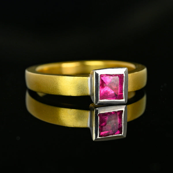 Vintage 18K Gold Pink Tourmaline Solitaire Ring