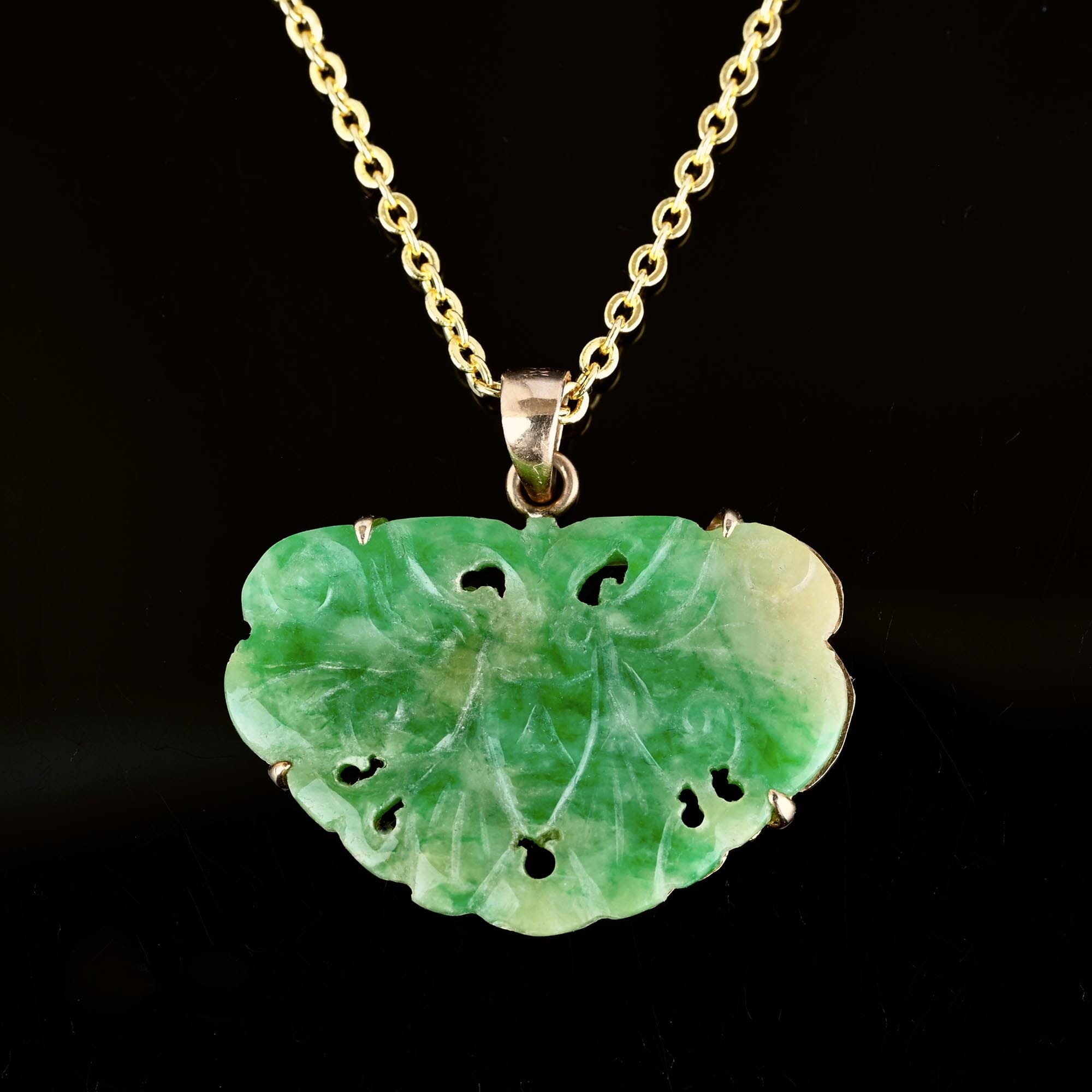 SALE 最終価格貴重！未使用14Ｋグリーンジェイド 花彫刻 ペンダントトップ Vintage Carved Butterfly Moth 14K Gold Jade Pendant – Boylerpf