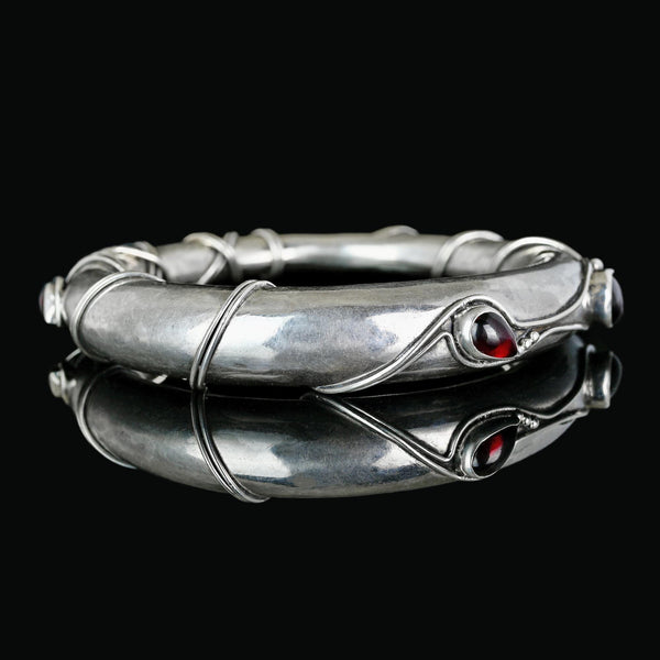 Poppy Dandiya Heavy Sterling Silver Garnet Bracelet - Boylerpf