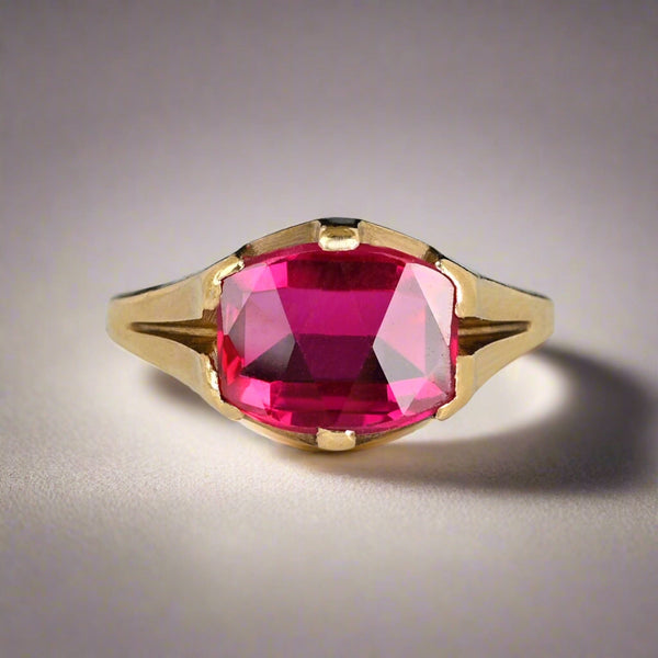 Vintage Art Deco Fancy Cut Ruby Signet Ring in Gold - Boylerpf