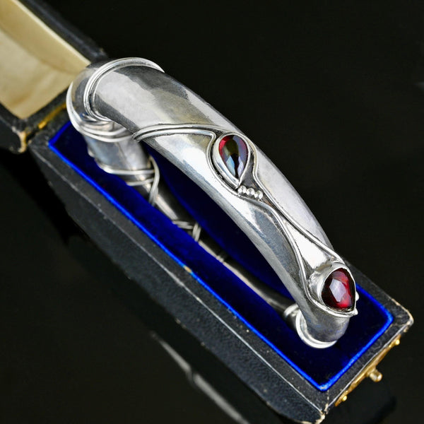 Poppy Dandiya Heavy Sterling Silver Garnet Bracelet - Boylerpf