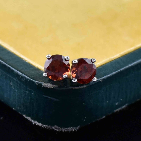 Vintage 14K White Gold Garnet Stud Earrings - Boylerpf