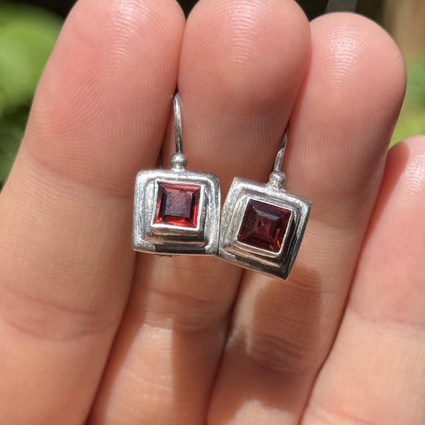 Vintage Sterling Silver Garnet Square Drop Earrings - Boylerpf