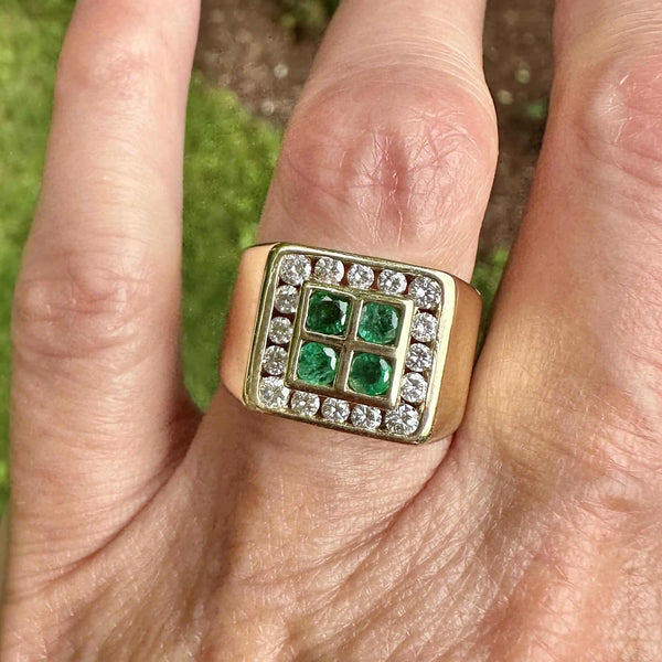 Exquisite Emerald Diamond Halo Cluster Signet Ring in 14K Gold - Boylerpf