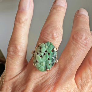 1930s Carved Floral Pierced Jade Ring in Gold - Boylerpf