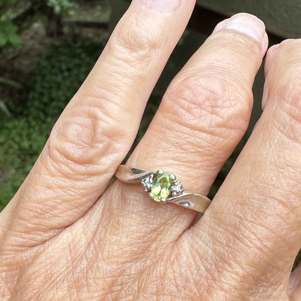 2.00cttw Shared Prong 5 Stone Ring with Diamonds and Peridot – deBebians