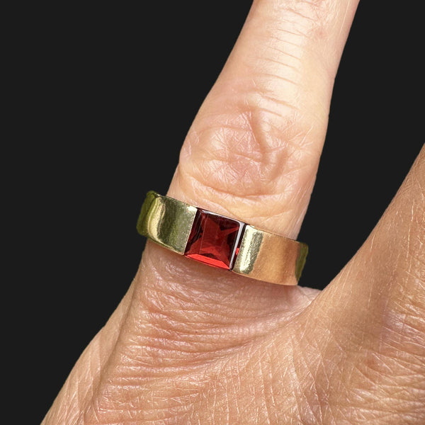 Vintage 14K Gold Smooth Top Red Tourmaline Ring Band - Boylerpf