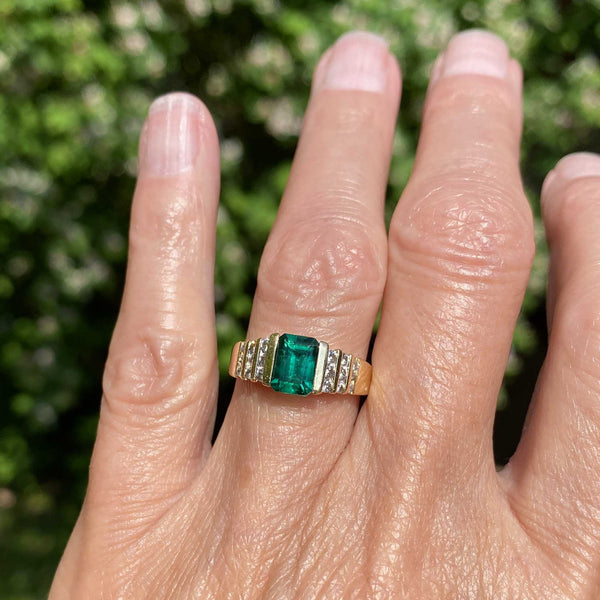14 K Yellow Gold Ring with Synthetic Emerald - Ref No P-1180.04 / Apart