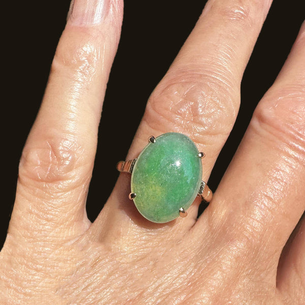 Vintage 14K Gold Oval Apple Green Chrysoprase Cabochon Ring - Boylerpf