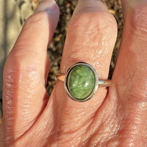 Vintage Oval Cabochon Green Serpentine Ring in Gold - Boylerpf