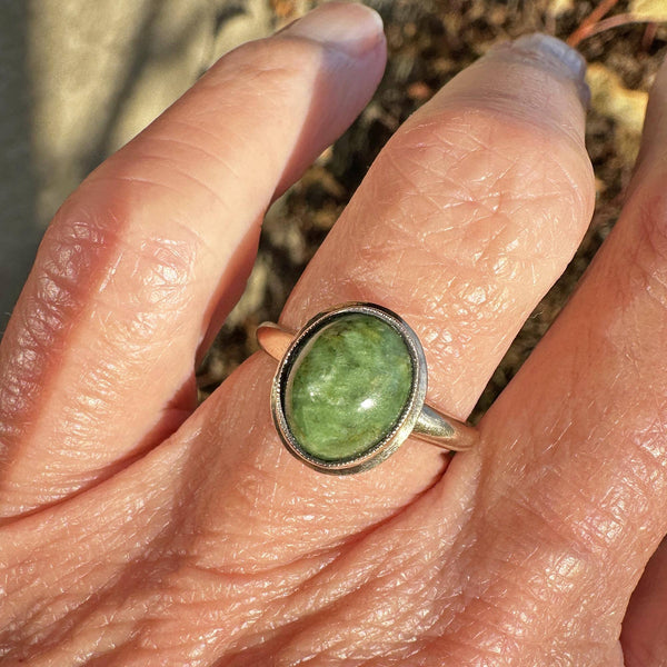 Vintage Oval Cabochon Green Serpentine Ring in Gold - Boylerpf