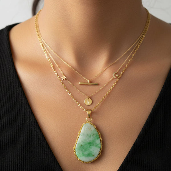 Vintage 14K Gold Pierced Carved Jade Pendant Necklace