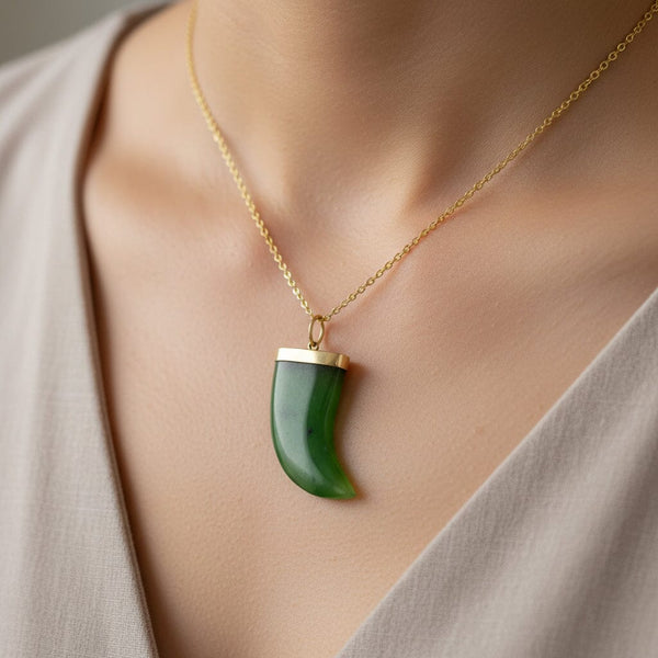 Vintage 9K Gold GReen Jade Tooth Claw Pendant