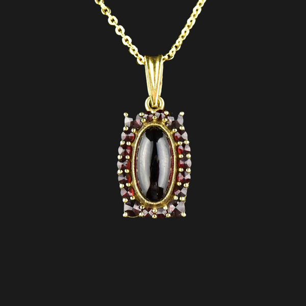 Vintage Oval Garnet Cabochon Halo Pendant Necklace - Boylerpf
