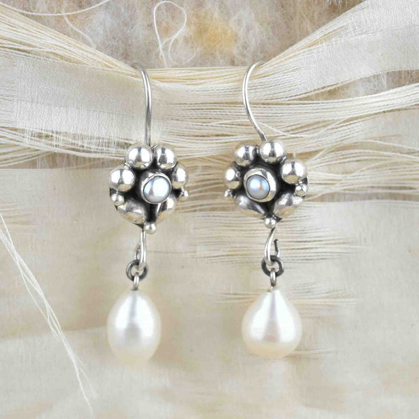 Vintage Silver Flower Pearl Dangle Earrings - Boylerpf