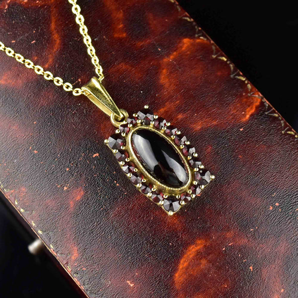 Vintage Oval Garnet Cabochon Halo Pendant Necklace - Boylerpf