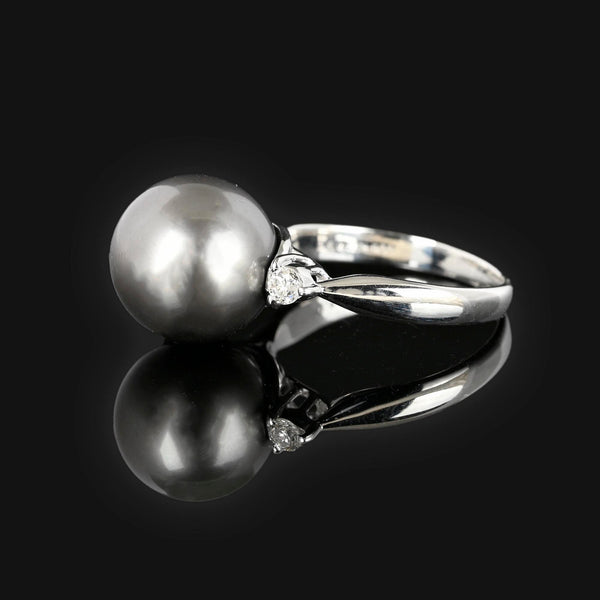 Pearl and diamond ring in white gold | KLENOTA