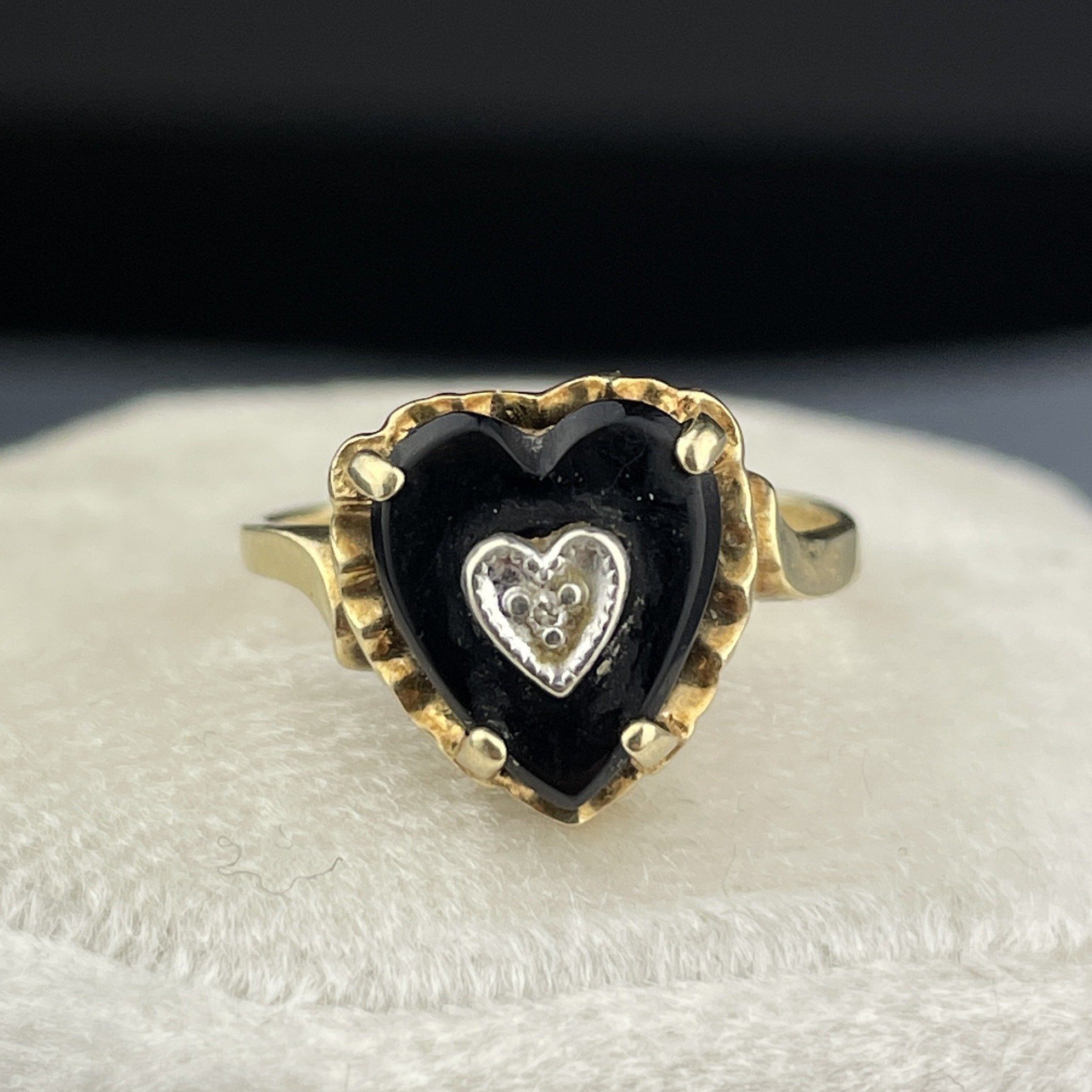 Vintage 10k White Gold Heart Shaped Ring outlet w/small Diamonds Around Heart