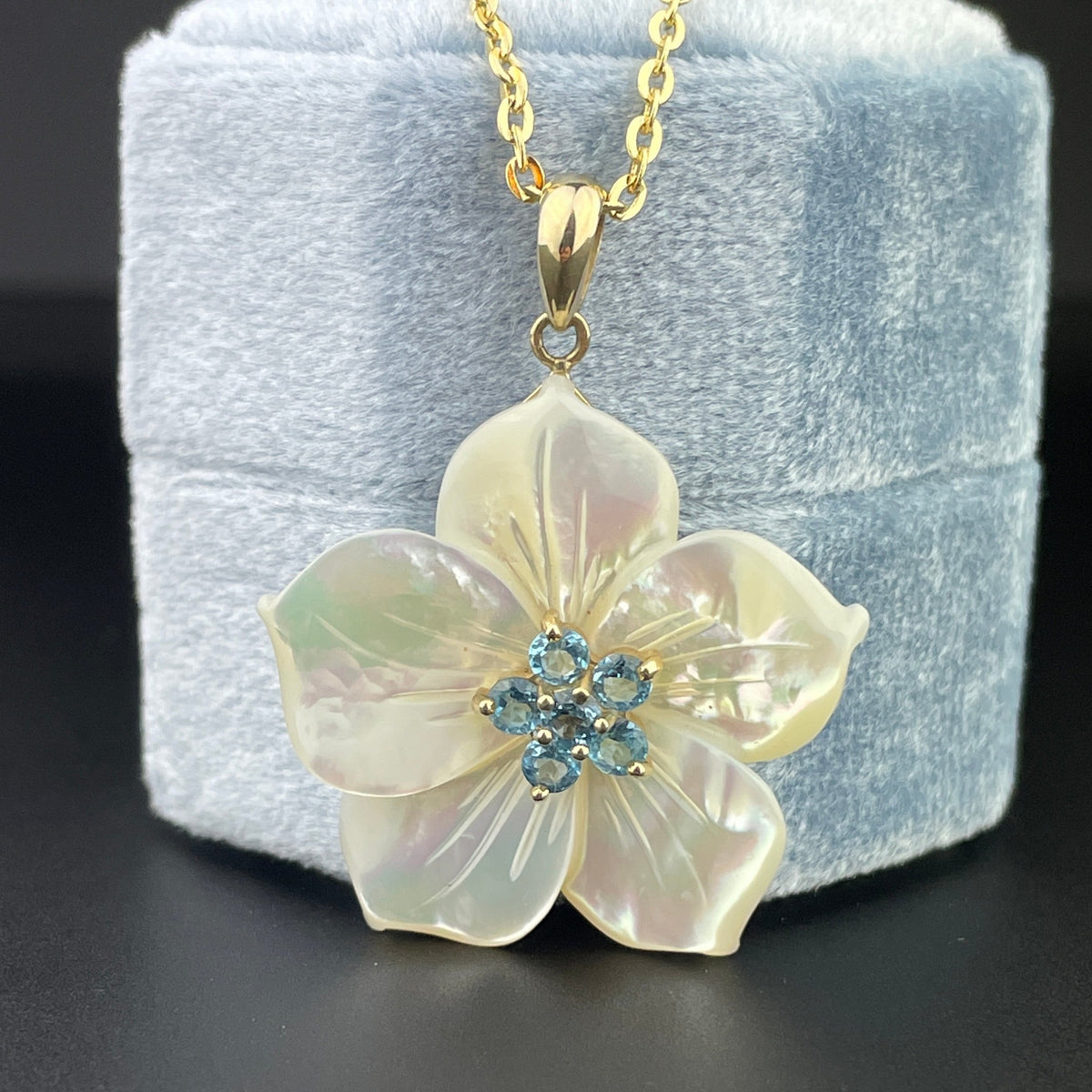 Vintage Gold Blue Topaz Mother of Pearl Flower Pendant Necklace – Boylerpf