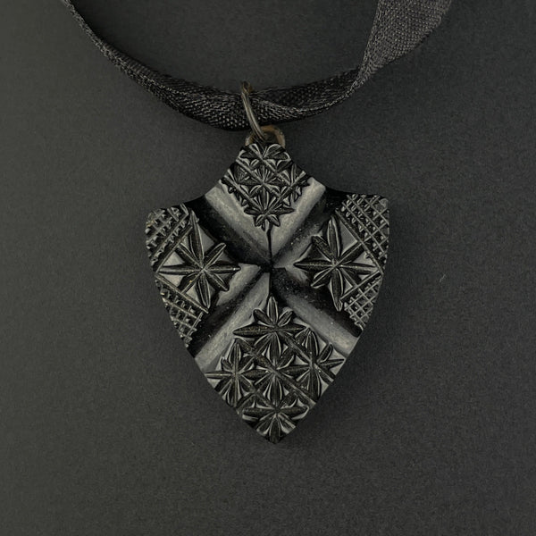 Victorian Shield Carved Whitby Jet In Memory Of Pendant - Boylerpf