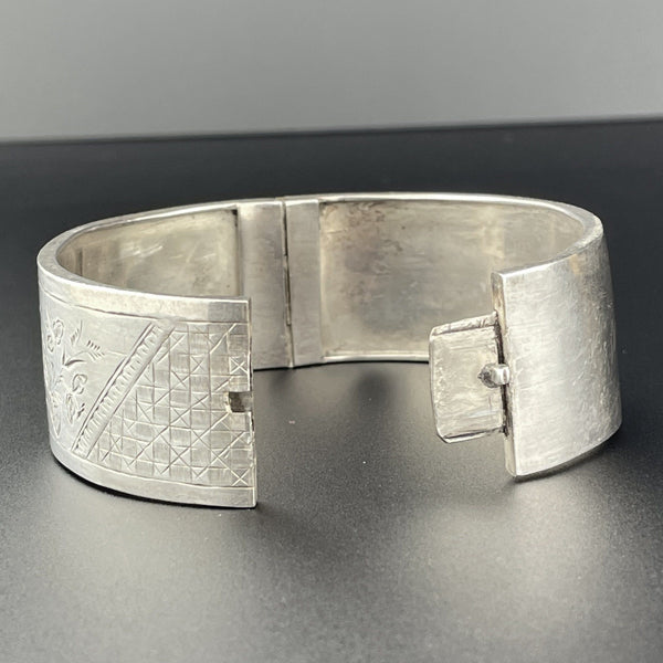 Victorian Floral Engraved Silver Bangle Cuff Bracelet - Boylerpf