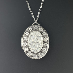 Victorian Sterling Silver Ivy Leaf Engraved Photo Keepsake Locket - Boylerpf