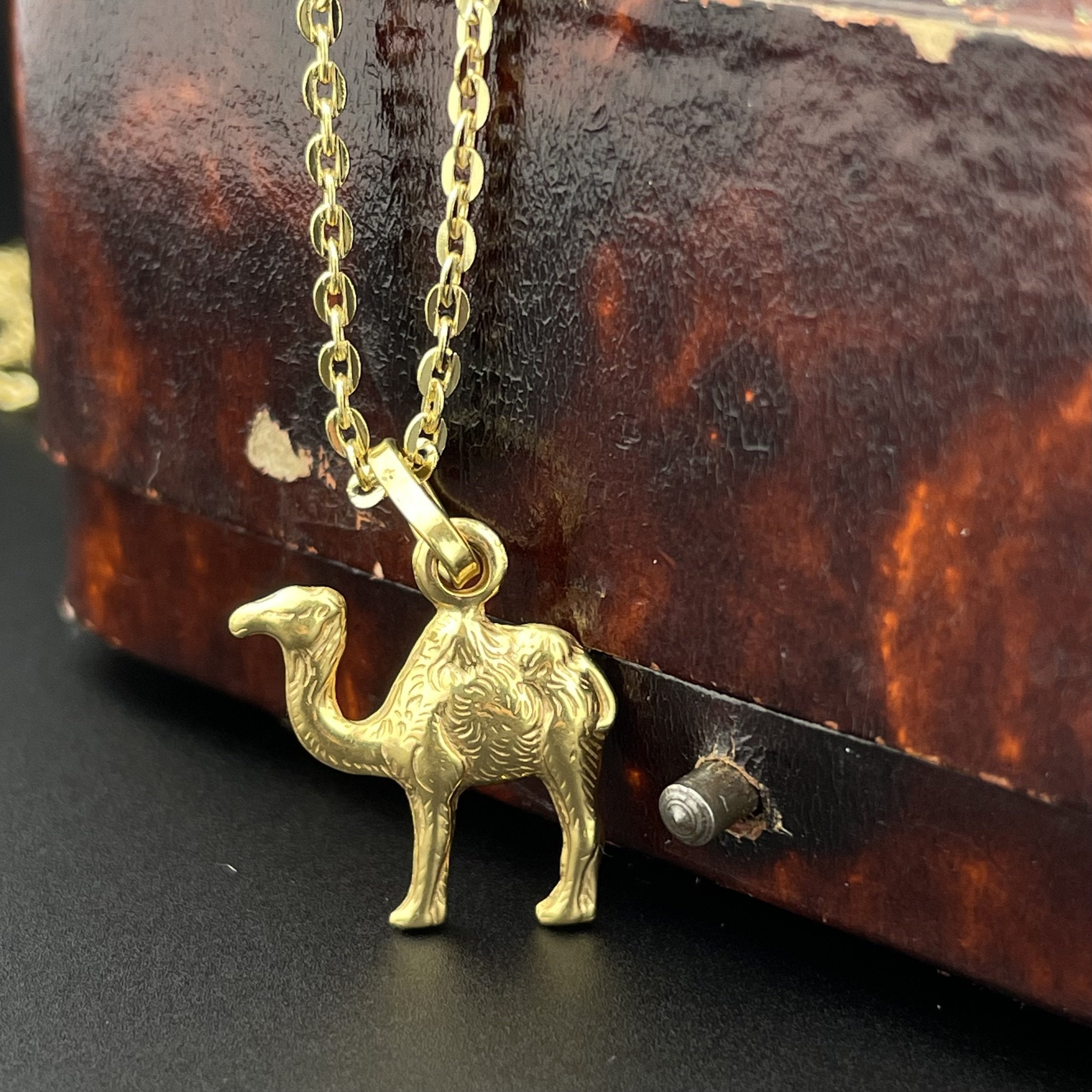 Vintage Puffy Camel Carm Pendant 18K Gold Boylerpf